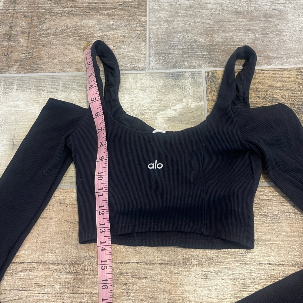 Alo Yoga Ribbed Cropped Butterfly Long Sleeve Black Top Cutout Cold Shoulder S - Picture 10 of 10